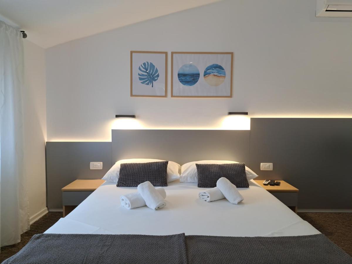 Rooms Zvonimir Stobreč 外观 照片