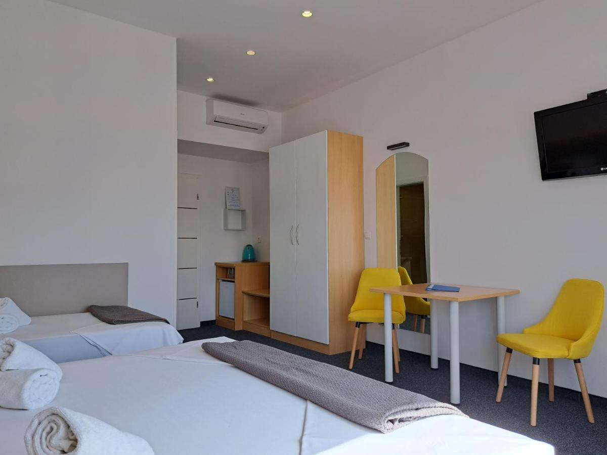Rooms Zvonimir Stobreč 外观 照片