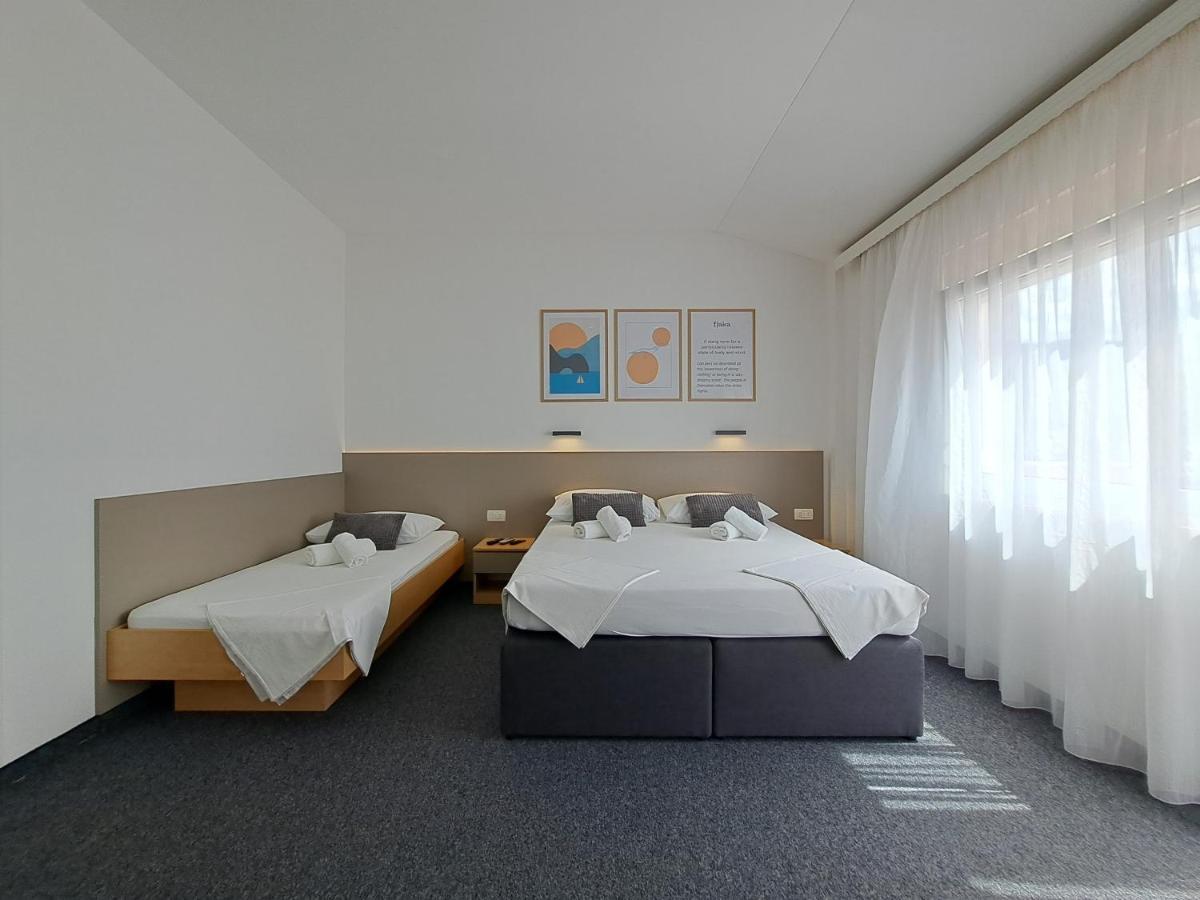 Rooms Zvonimir Stobreč 外观 照片